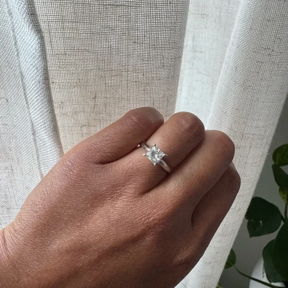 14K White Gold Diamond Wedding Ring - Engagement Ring - Picture 6 of 12